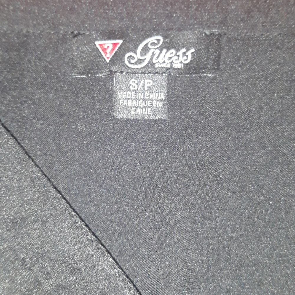 GUESS - Picture 5 of 10